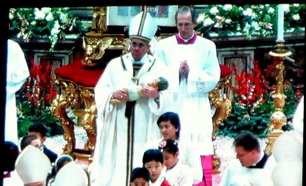 papa Francesco e Gesu bambino